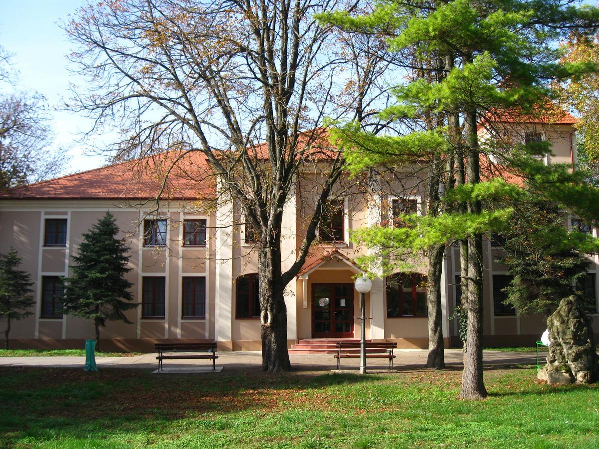 Kastel Hotel Backa Topola Exterior foto